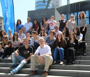 volonteri edukacija attache