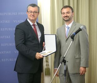 12.07.2016., Zagreb - Predsjednik tehnicke Vlade Tihomir Oreskovic primio je predstavnike Europskih sveucilisnih igra Zagreb-Rijeka 2106. Tihomir Oreskovic, Zrinko Custonja. Photo: Igor Kralj/PIXSELL